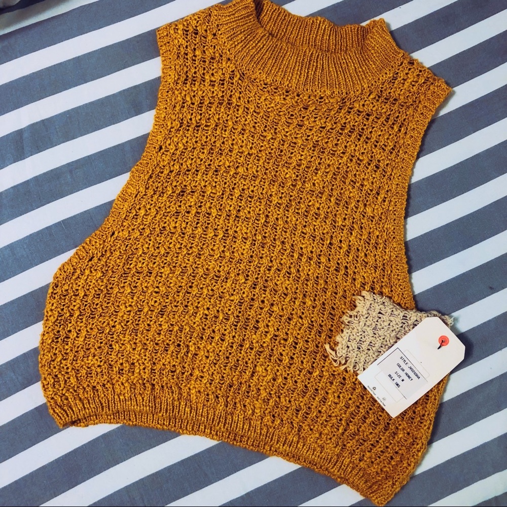Billabong **NWT** Knit Crop Trop
